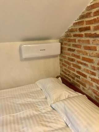Отели типа «постель и завтрак» Paradisul Transilvaniei Resort Blaj Номер с кроватью размера «king-size»-7